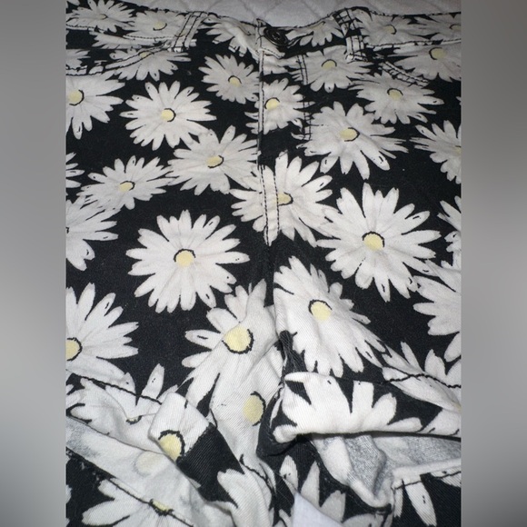 🖤🌼DAISY SHORTS SIZE 5 - Picture 2 of 7